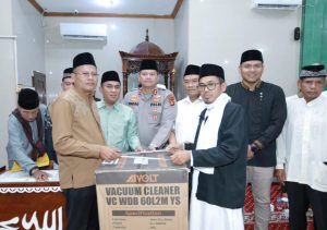 Ketua DPRD Kota Prabumulih bersama Walikota Prabumulih serta, Berikan Bantuan Vacum Cleaner dan Meresmikan Fasilitas Tempat Wudhu dan Toilet Masjid Nur- Arafah Kota Prabumulih