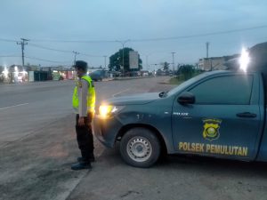 Guna mengantisipasi kecelakaan dan kemacetan Personil Polsek Pemulutan laksanakan patroli rutin