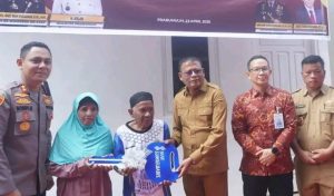 Walikota Prabumulih Serahkan Kunci Rumah Secara Simbolis Bersama Kapolda Sumsel 