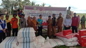 Personil Polsek Pemulutan Hadiri pembagian Bantuan Dari dinas sosial Untuk warga korban bencana anggin Putting Beliung  