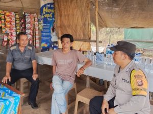 Sambang ke desa binaan personil Polsek pemulutan Ajak warga jaga Kamtibmas dan berikan himbauan untuk waspada Bencana Alam
