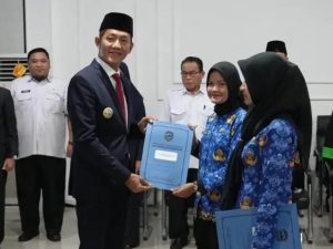 Lantik Dua PNS Lulusan PTDI-STTD, Ini Pesan Bupati Pali