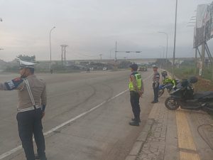 Patroli rutin untuk antisipasi kemacetan dan kejahatan jalanan ini yang dilakukan personil Polsek Pemulutan !