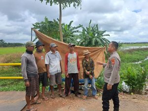 Laksanakan sambang ke desa binaan Bhabinkamtibmas Polsek Pemulutan berikan himbauan jaga Kamtibmas