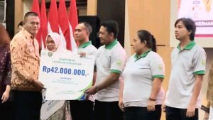 Pemprov Sumsel Serahkan Bantuan Jaminan Kematian kepada Para Petani