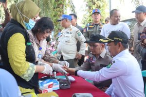 Pemkab Muba Salurkan Ratusan Paket Bantuan untuk Korban Banjir di Desa Peninggalan dan Pinang Banjar