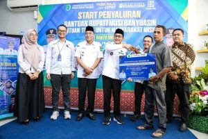 Bupati Muba HM. Toha Serahkan Santunan Asuransi Kematian secara Simbolis
