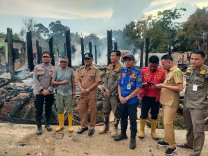 Empat Rumah Ludes Terbakar di Dawas, Respon Cepat Damkar Muba beserta Tim dan Warga Sukses Kendalikan Api