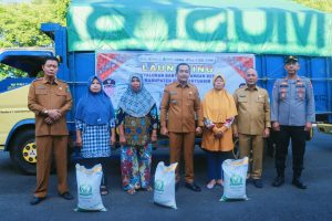Wabup Kyai Rohman : Ringankan Beban Keluarga di Bumi Serasan Sekate Disalurkan 707,6 Ton Beras