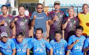Walikota Prabumulih Saksikan Pertandingan Persahabatan Sepak Bola Pemkot Prabumulih VS PWI Prabumulih