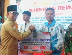 Serahkan Reward kepada Atlit dan Pelatih, Bupati OKU Bersedia Menanggung Pajak Reward