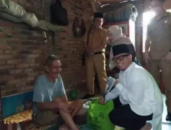 Peduli, Bupati OKU Kunjungi Warga yang Sedang Sakit