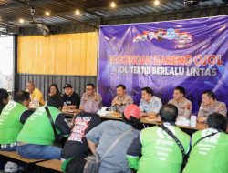 Dirlantas Polda Jateng “Jagongan Bareng Ojol, Ojol Tertib Berlalu Lintas”