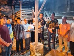 Sungai Ogan Meluap, Bupati OKU Berikan Bantuan Warga Terdampak Banjir