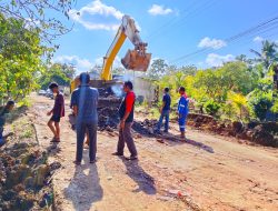 Pemkab OKU Minim Anggaran, Masyarakat Swadaya Perbaiki Jalan Rusak