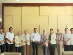 WALI KOTA PRABUMULIH TERIMA AUDIENSI IKATAN APOTEKER INDONESIA
